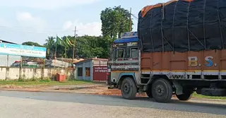 প্রতিযোগিতায় পিছিয়ে থাকায় হিলি বন্দরে ভারতীয়দের ব্যবসা বন্ধের ঘোষণা